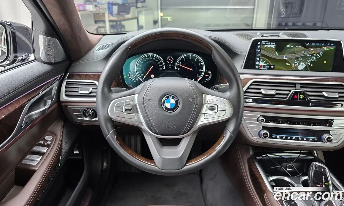 BMW 7 серия 2017 4.4 автомат (гидро), фото 19 BMW 7 серия 2017 4.4 автомат (гидро), фото 19
