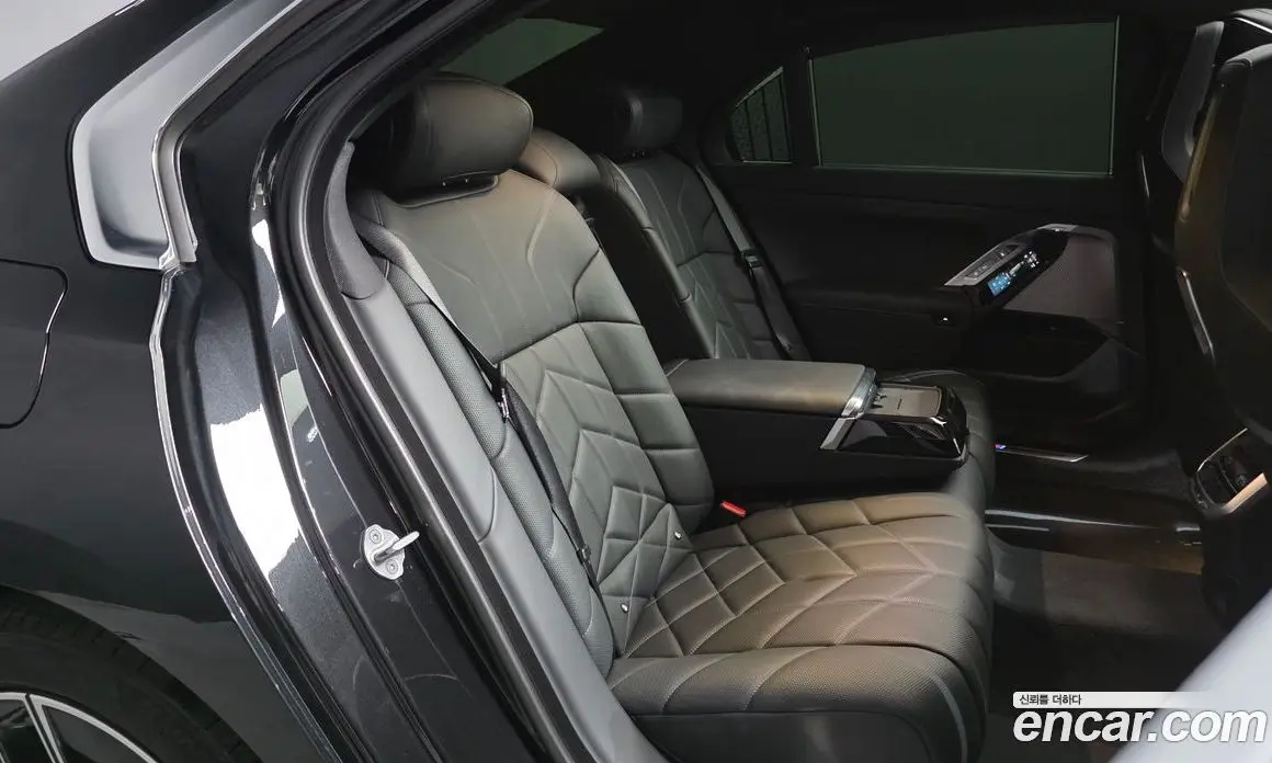 BMW 7 серия 2025 3.0 автомат (гидро), фото 17