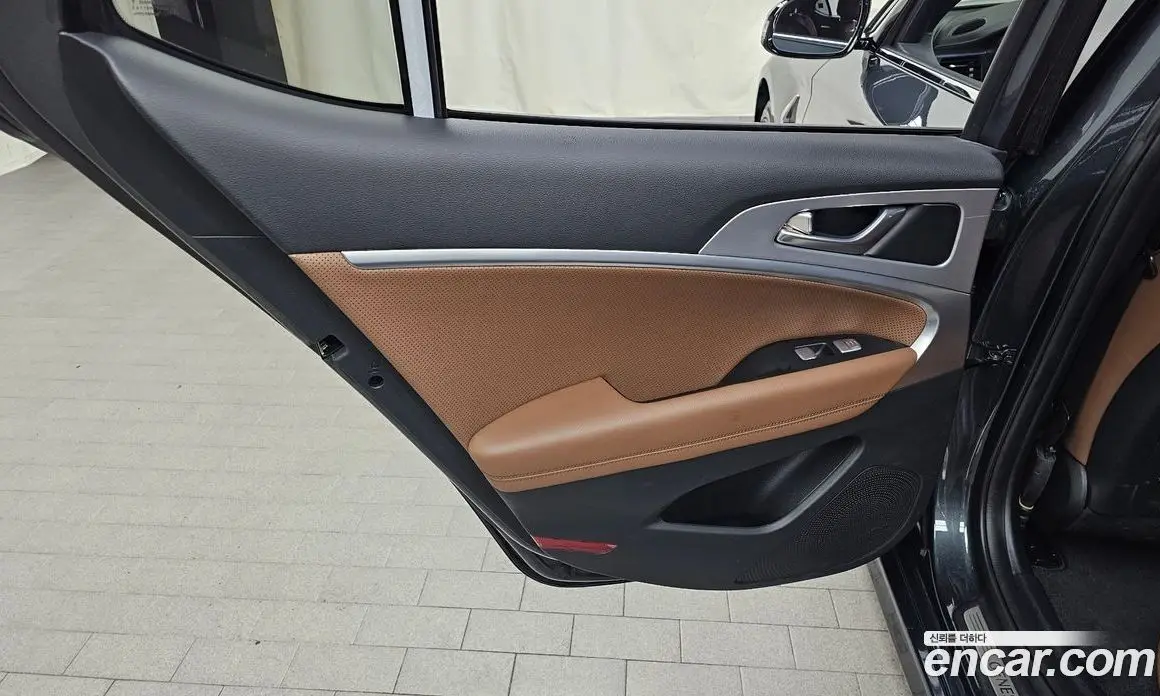 Genesis G70 2018 2.0 автомат (гидро), фото 15 Genesis G70 2018 2.0 автомат (гидро), фото 15