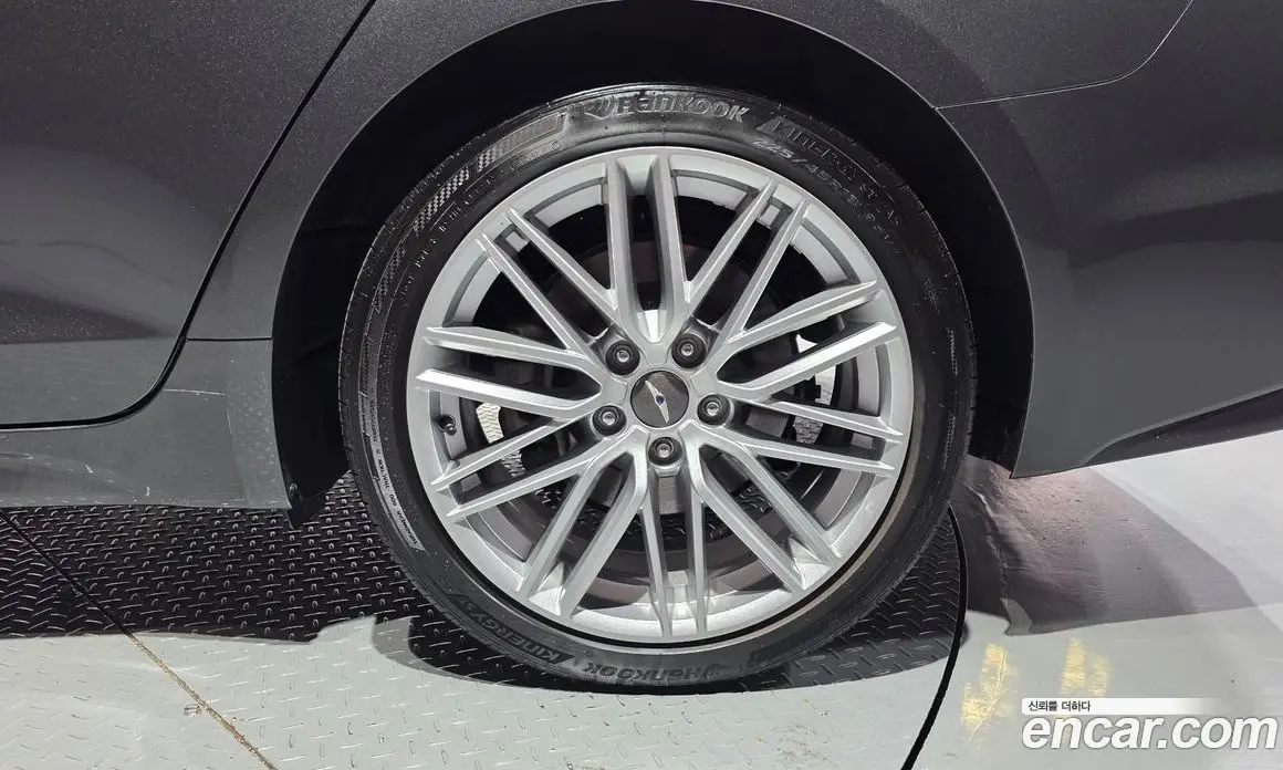 Genesis G70 2019 2.2 автомат (гидро), фото 7 Genesis G70 2019 2.2 автомат (гидро), фото 7