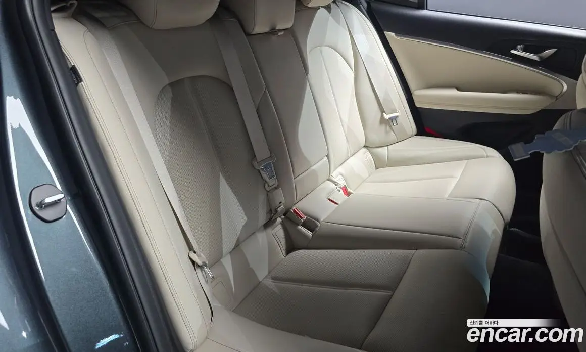 Genesis G70 2025 2.5 автомат (гидро), фото 17
