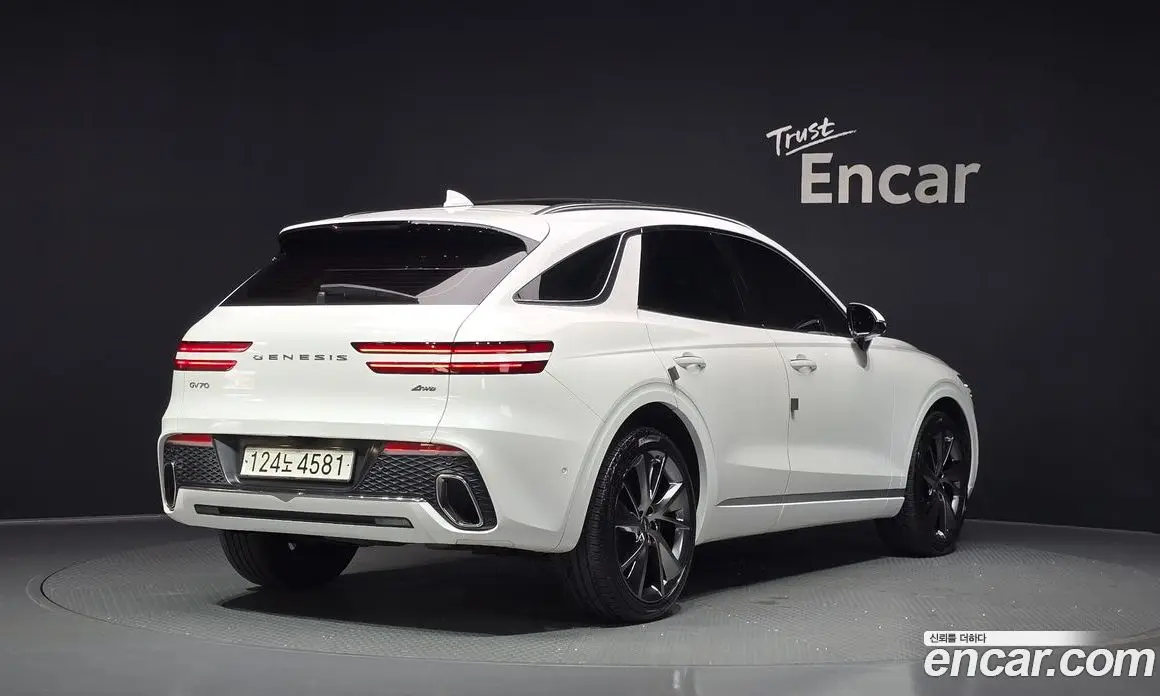 Genesis GV70 2021 2.5 автомат (гидро), фото 2 Genesis GV70 2021 2.5 автомат (гидро), фото 2