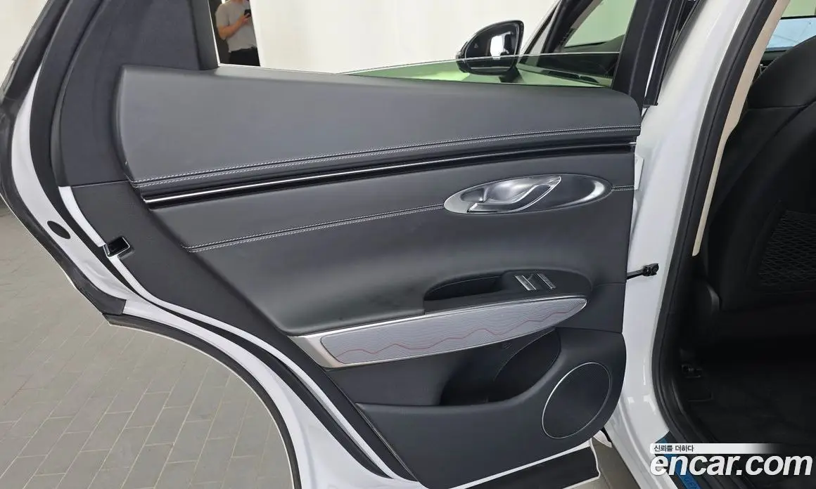 Genesis GV70 2021 2.5 автомат (гидро), фото 15 Genesis GV70 2021 2.5 автомат (гидро), фото 15