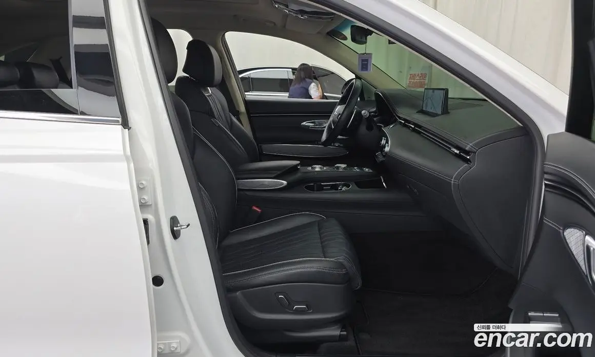 Genesis GV70 2021 2.5 автомат (гидро), фото 16 Genesis GV70 2021 2.5 автомат (гидро), фото 16