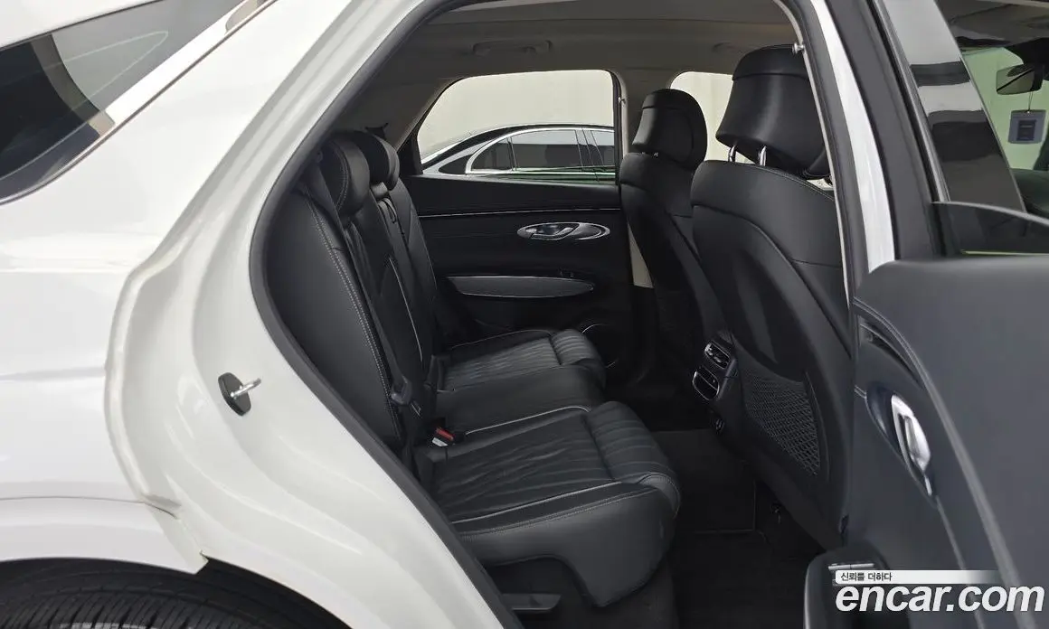 Genesis GV70 2021 2.5 автомат (гидро), фото 17 Genesis GV70 2021 2.5 автомат (гидро), фото 17