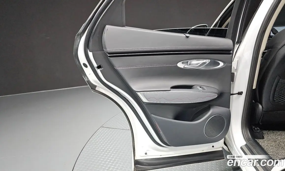 Genesis GV70 2021 2.5 автомат (гидро), фото 15 Genesis GV70 2021 2.5 автомат (гидро), фото 15