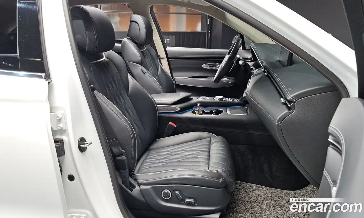 Genesis GV70 2021 2.5 автомат (гидро), фото 18 Genesis GV70 2021 2.5 автомат (гидро), фото 18