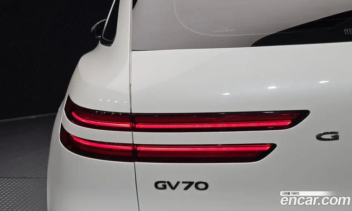 Genesis GV70 2021 2.5 автомат (гидро), фото 9 Genesis GV70 2021 2.5 автомат (гидро), фото 9