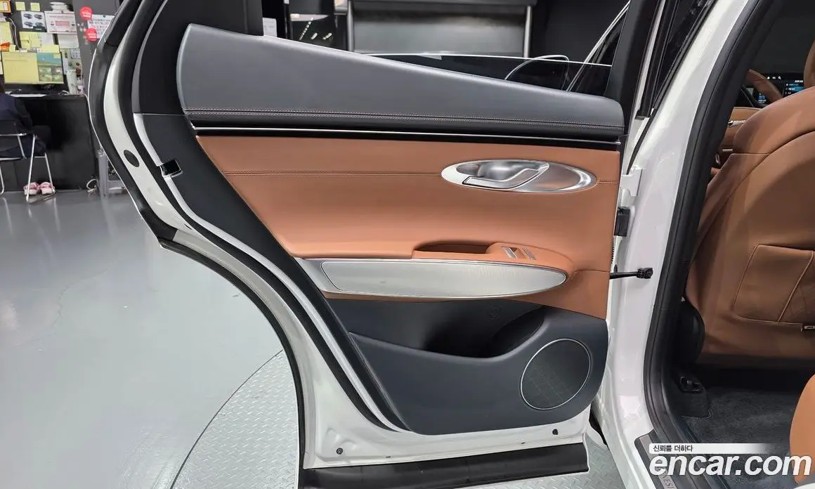 Genesis GV70 2021 2.5 автомат (гидро), фото 15 Genesis GV70 2021 2.5 автомат (гидро), фото 15