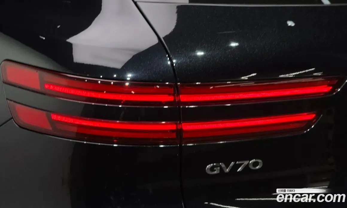Genesis GV70 2022 2.5 автомат (гидро), фото 9 Genesis GV70 2022 2.5 автомат (гидро), фото 9