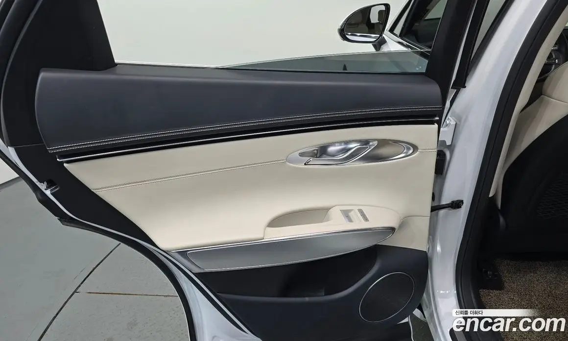 Genesis GV70 2022 2.5 автомат (гидро), фото 15 Genesis GV70 2022 2.5 автомат (гидро), фото 15