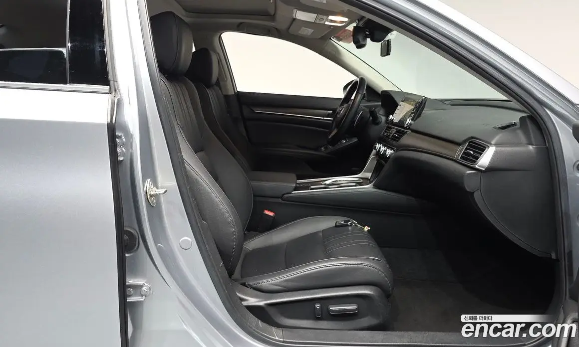 Honda Accord 2019 2.0 автомат (гидро), фото 15