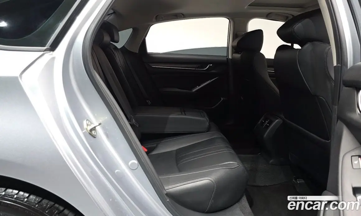 Honda Accord 2019 2.0 автомат (гидро), фото 16