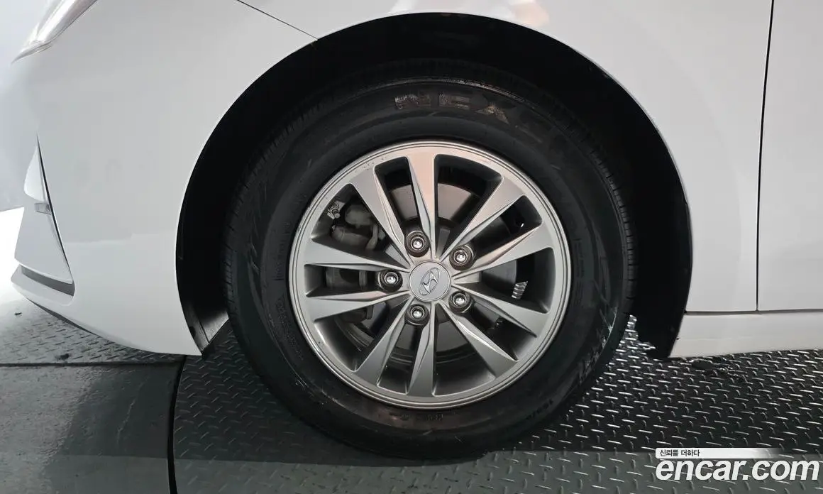 Hyundai Avante 2019 1.6 автомат (гидро), фото 4 Hyundai Avante 2019 1.6 автомат (гидро), фото 4