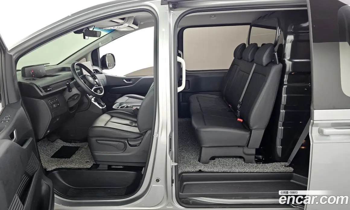 Hyundai Staria 2023 2.2 автомат (гидро), фото 13