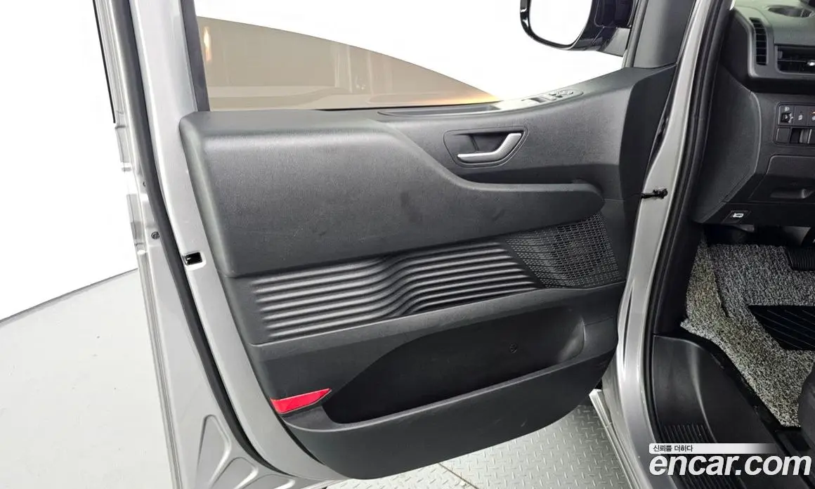 Hyundai Staria 2023 2.2 автомат (гидро), фото 14