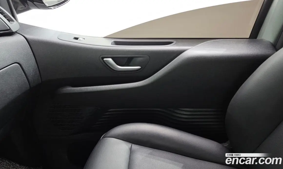 Hyundai Staria 2023 2.2 автомат (гидро), фото 15