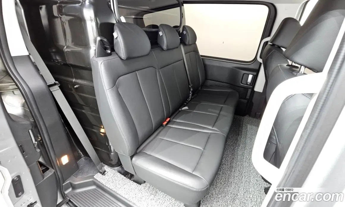 Hyundai Staria 2023 2.2 автомат (гидро), фото 17