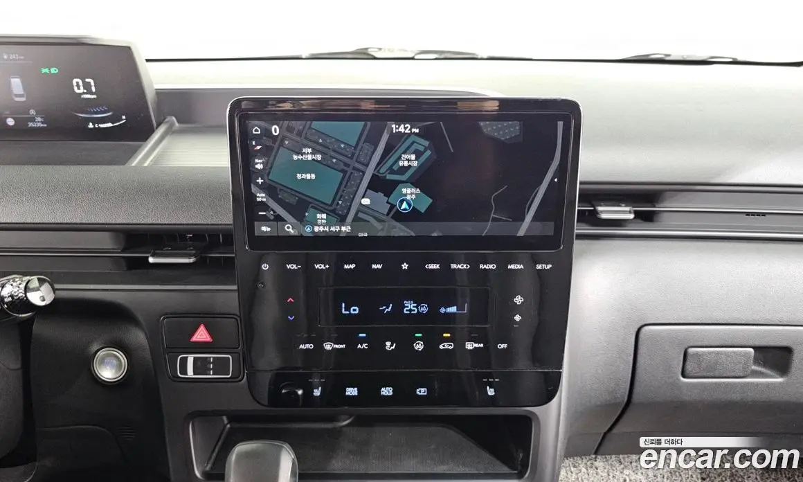 Hyundai Staria 2023 2.2 автомат (гидро), фото 19