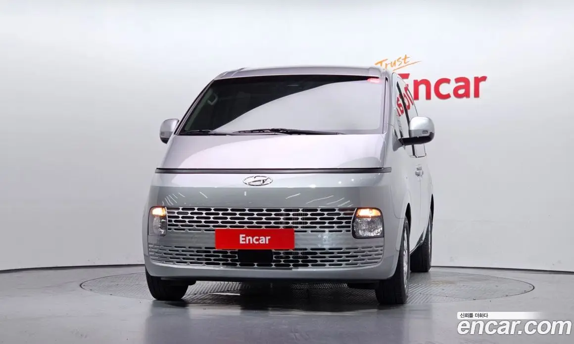 Hyundai Staria 2023 2.2 автомат (гидро), фото 3