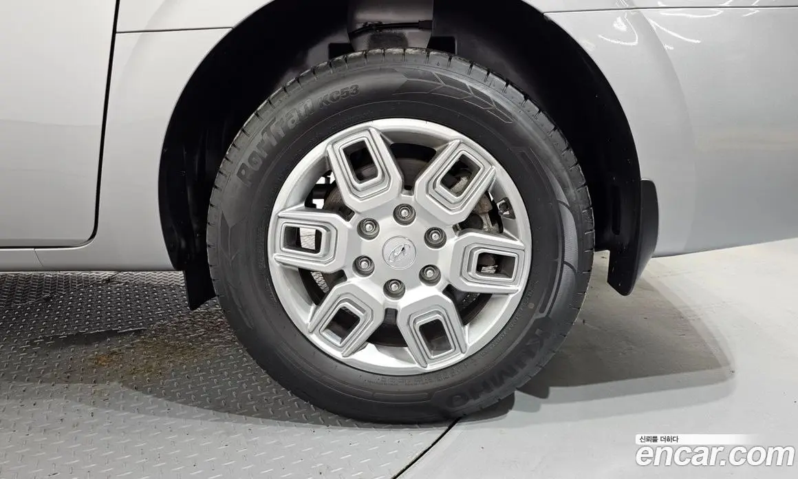Hyundai Staria 2023 2.2 автомат (гидро), фото 7