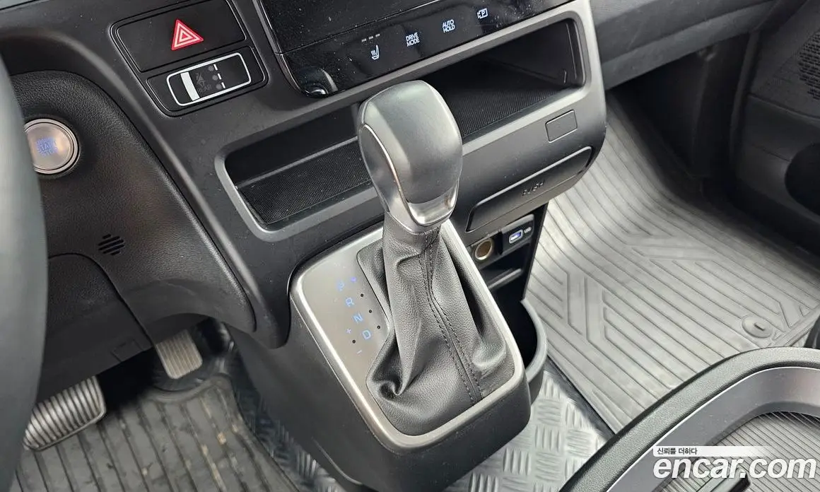 Hyundai Staria 2024 2.2 автомат (гидро), фото 12
