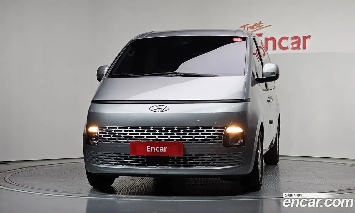 Hyundai Staria 2024 2.2 автомат (гидро), фото 3