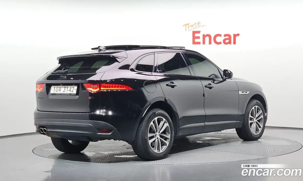 Jaguar F-Pace 2017 2.0 автомат (гидро), фото 2 Jaguar F-Pace 2017 2.0 автомат (гидро), фото 2