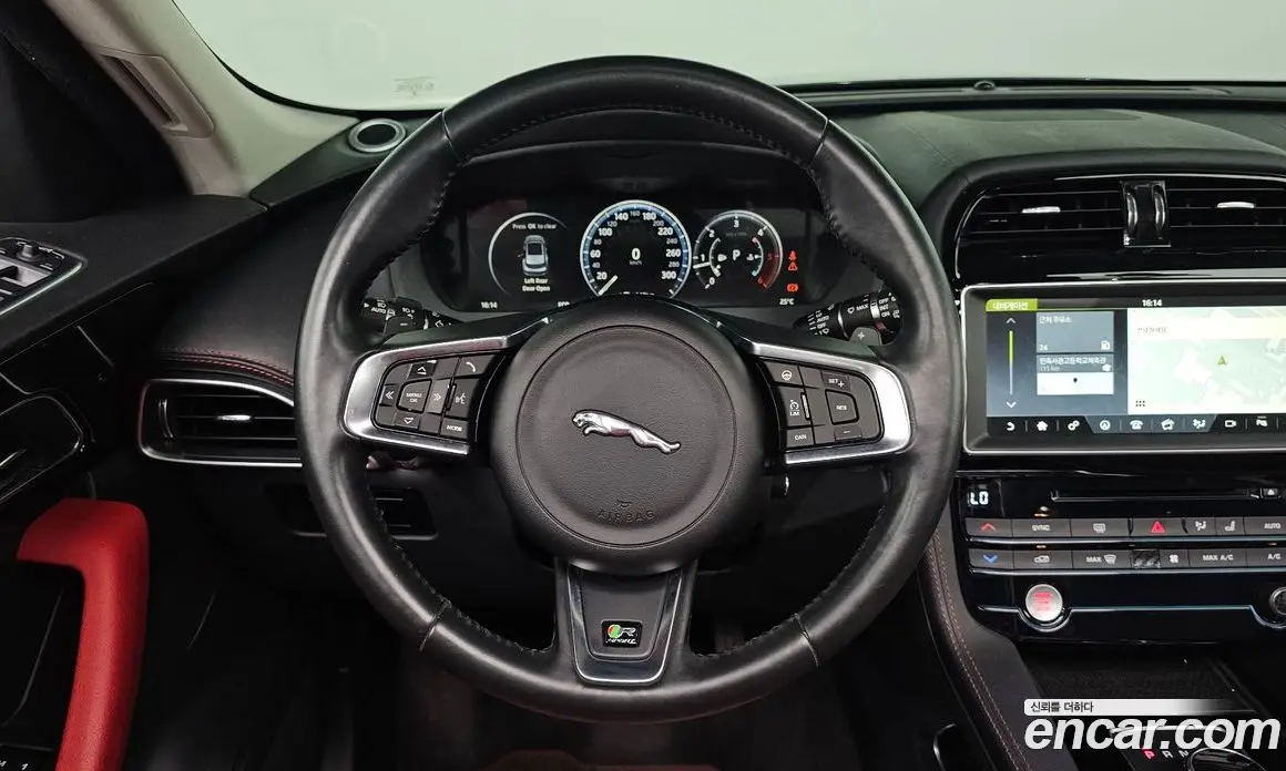 Jaguar F-Pace 2017 2.0 автомат (гидро), фото 13 Jaguar F-Pace 2017 2.0 автомат (гидро), фото 13