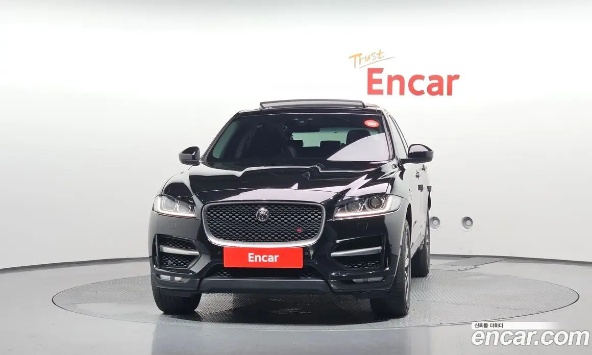 Jaguar F-Pace 2017 2.0 автомат (гидро), фото 3 Jaguar F-Pace 2017 2.0 автомат (гидро), фото 3