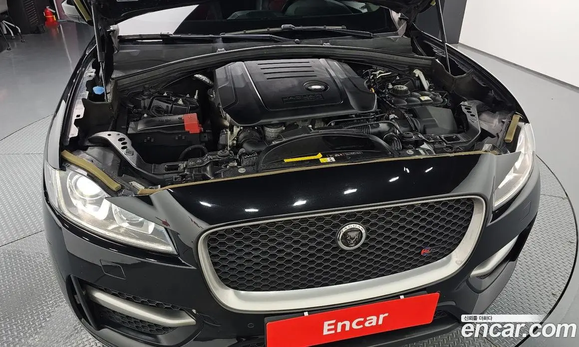 Jaguar F-Pace 2017 2.0 автомат (гидро), фото 6 Jaguar F-Pace 2017 2.0 автомат (гидро), фото 6
