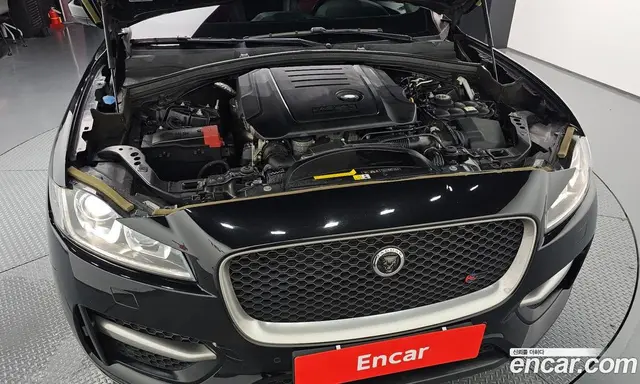 Jaguar F-Pace 2017 2.0 автомат (гидро), миниатюра 6 Jaguar F-Pace 2017 2.0 автомат (гидро), миниатюра 6