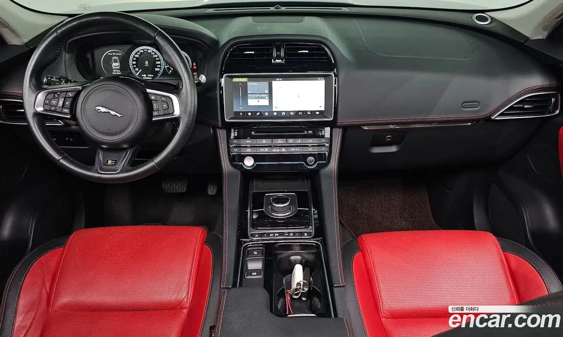 Jaguar F-Pace 2017 2.0 автомат (гидро), фото 7 Jaguar F-Pace 2017 2.0 автомат (гидро), фото 7