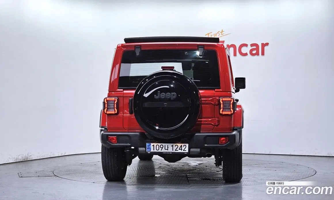 Jeep Wrangler 2023 2.0 автомат (гидро), фото 4