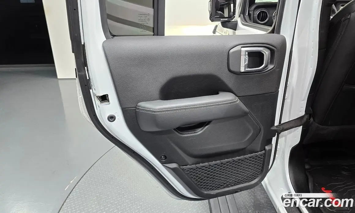 Jeep Wrangler 2023 2.0 автомат (гидро), фото 14