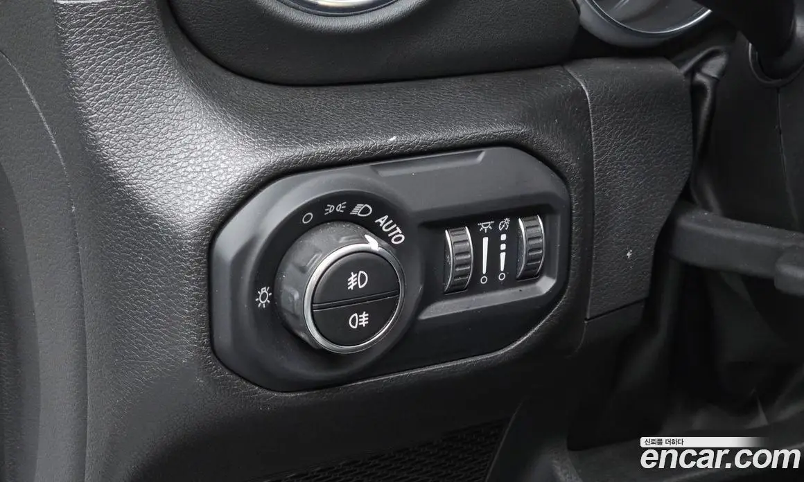 Jeep Wrangler 2023 2.0 автомат (гидро), фото 18