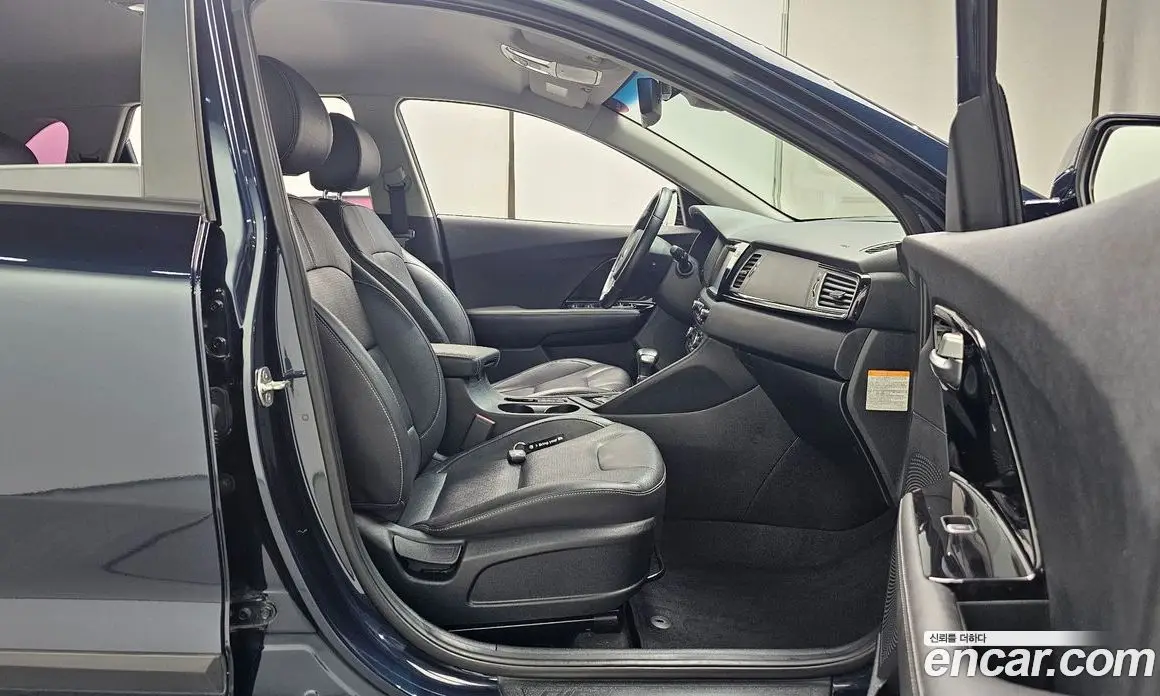 Kia Niro 2017 1.6 автомат (гидро), фото 16 Kia Niro 2017 1.6 автомат (гидро), фото 16