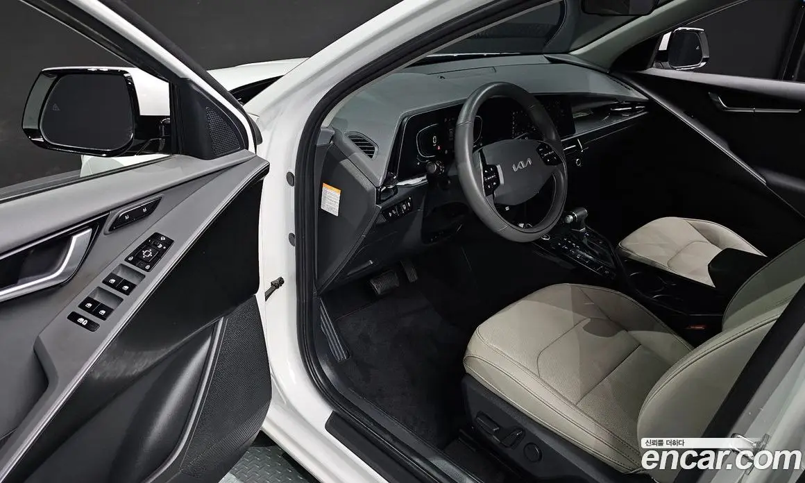 Kia Niro 2022 1.6 автомат (гидро), фото 13