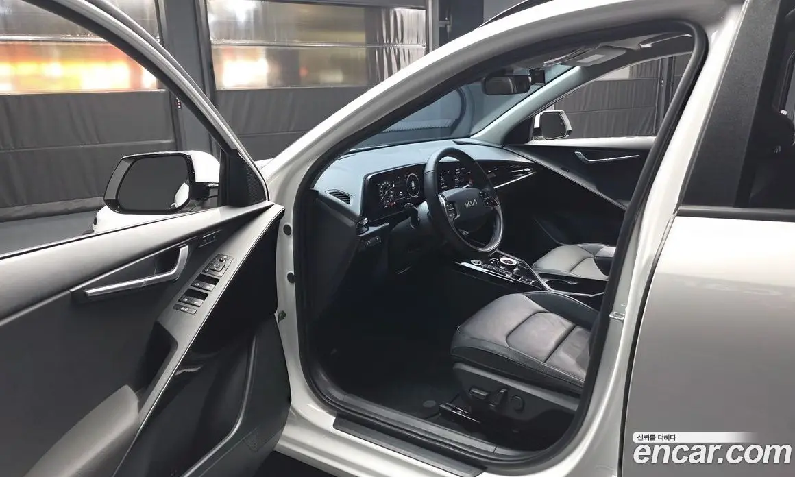 Kia Niro 2023 0.2 автомат (гидро), фото 13 Kia Niro 2023 0.2 автомат (гидро), фото 13
