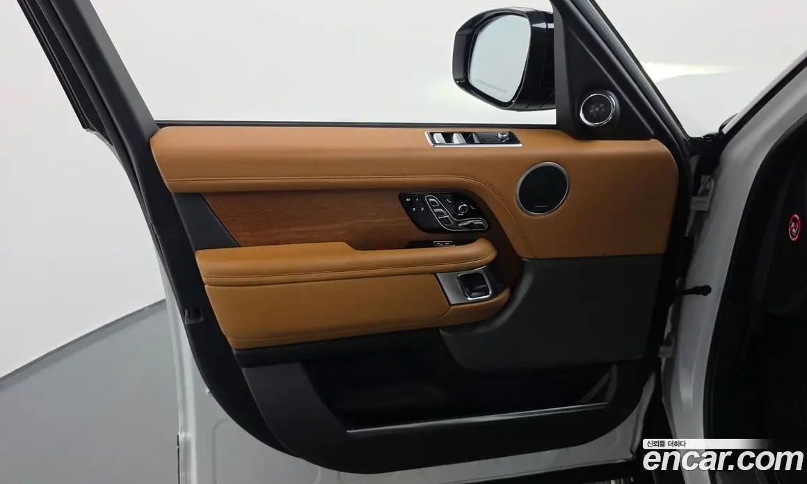 Land Rover Range Rover 2020 4.4 автомат (гидро), фото 13