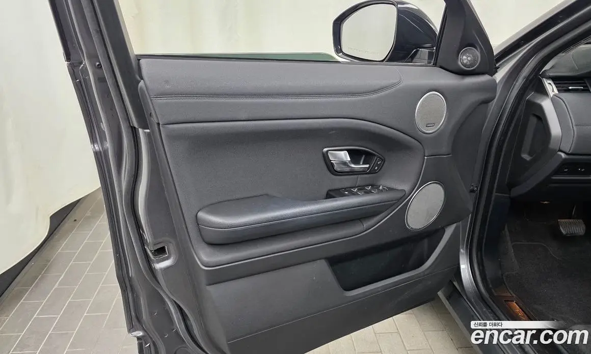 Land Rover Range Rover Evoque 2018 2.0 автомат (гидро), фото 14 Land Rover Range Rover Evoque 2018 2.0 автомат (гидро), фото 14