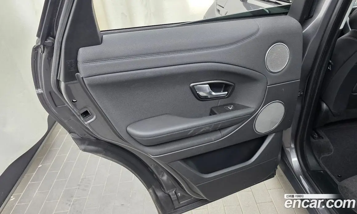 Land Rover Range Rover Evoque 2018 2.0 автомат (гидро), фото 15 Land Rover Range Rover Evoque 2018 2.0 автомат (гидро), фото 15