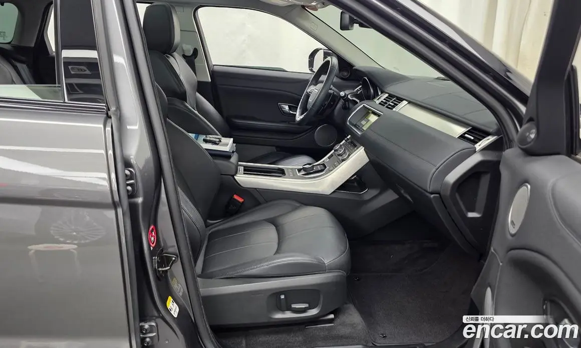 Land Rover Range Rover Evoque 2018 2.0 автомат (гидро), фото 17 Land Rover Range Rover Evoque 2018 2.0 автомат (гидро), фото 17