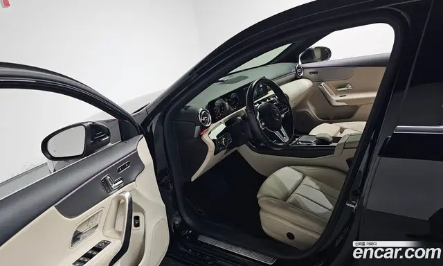Mercedes-Benz A-Class 2021 2.0 автомат (гидро), миниатюра 12