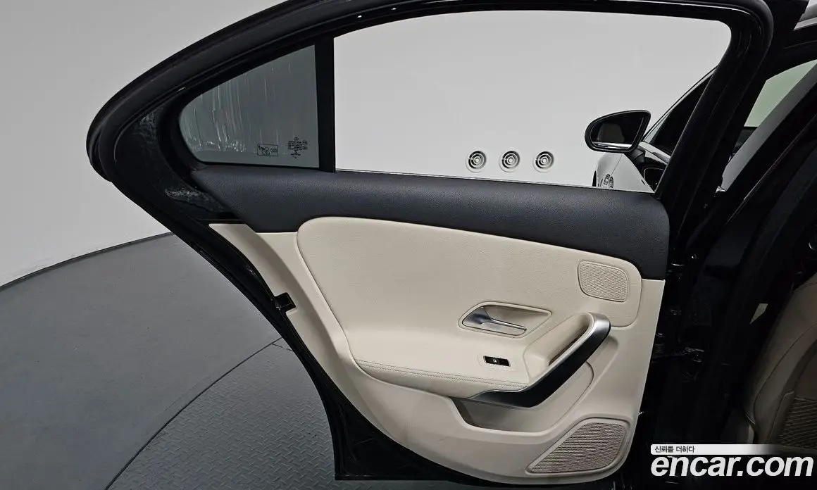 Mercedes-Benz A-Class 2021 2.0 автомат (гидро), фото 14