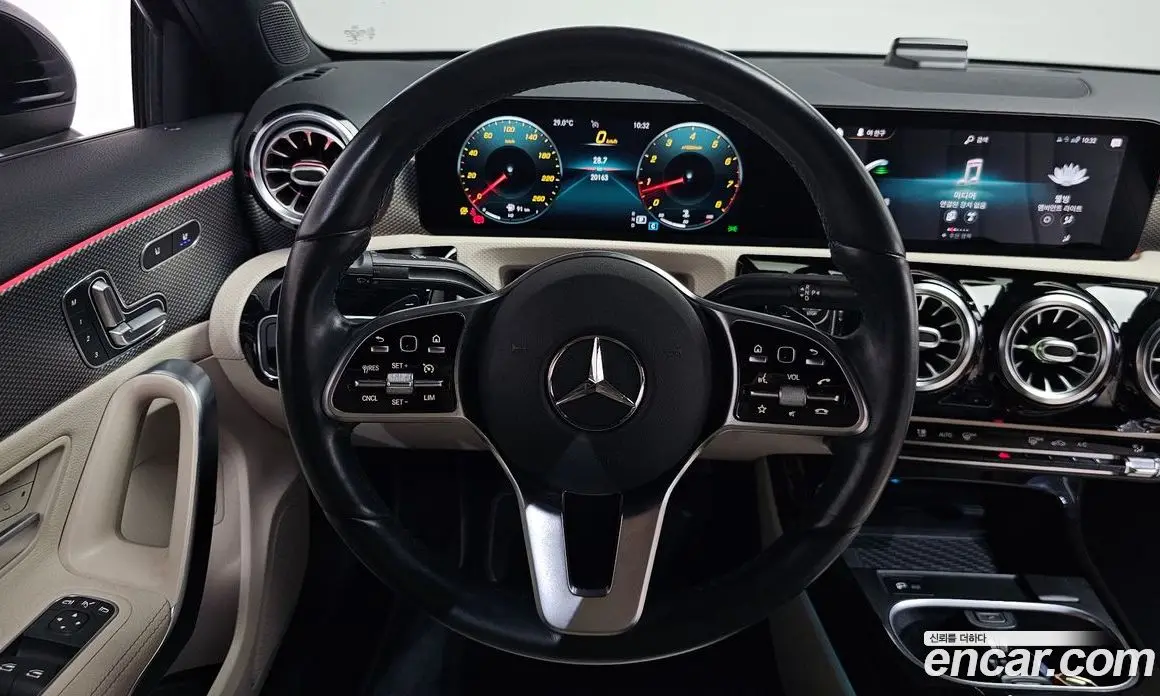Mercedes-Benz A-Class 2021 2.0 автомат (гидро), фото 18
