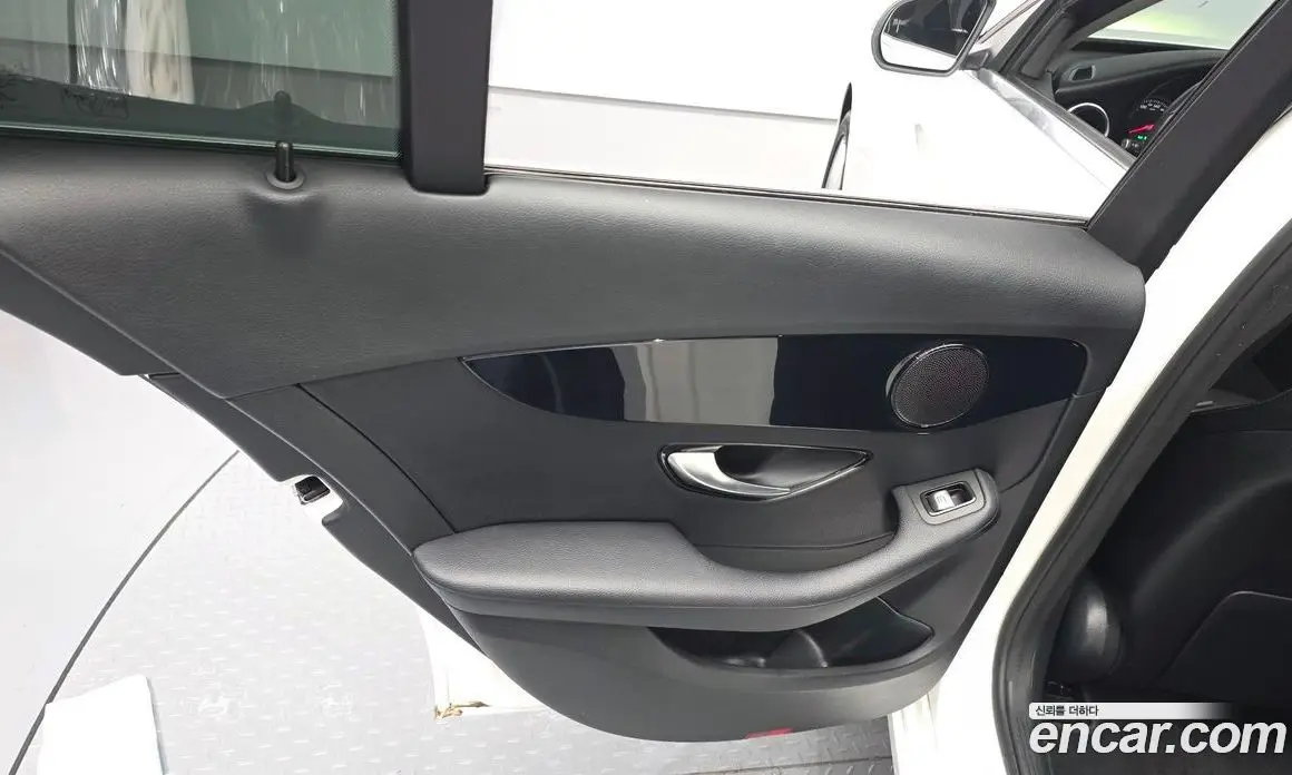Mercedes-Benz C-Class 2018 2.0 автомат (гидро), фото 15 Mercedes-Benz C-Class 2018 2.0 автомат (гидро), фото 15