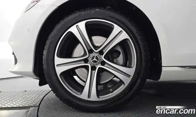 Mercedes-Benz E-Class 2019 1.9 автомат (гидро), миниатюра 5 Mercedes-Benz E-Class 2019 1.9 автомат (гидро), миниатюра 5