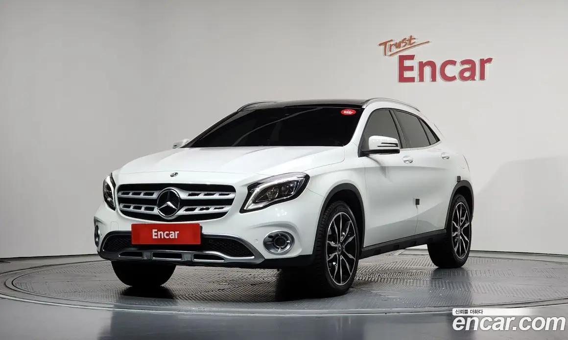 Mercedes-Benz GLA-Class 2018 2.0 автомат (гидро), фото 1 Mercedes-Benz GLA-Class 2018 2.0 автомат (гидро), фото 1