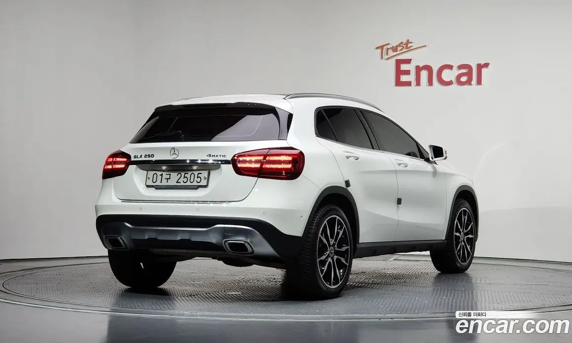 Mercedes-Benz GLA-Class 2018 2.0 автомат (гидро), фото 2 Mercedes-Benz GLA-Class 2018 2.0 автомат (гидро), фото 2